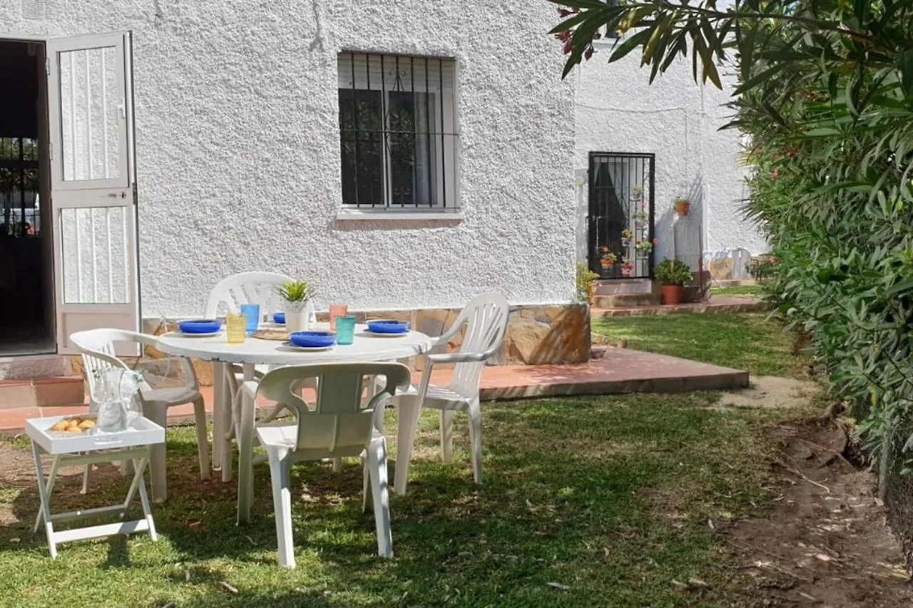 Los Geranios - Beach Apartment location