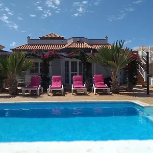 https://villa-rochelle.in-canary-islands.com